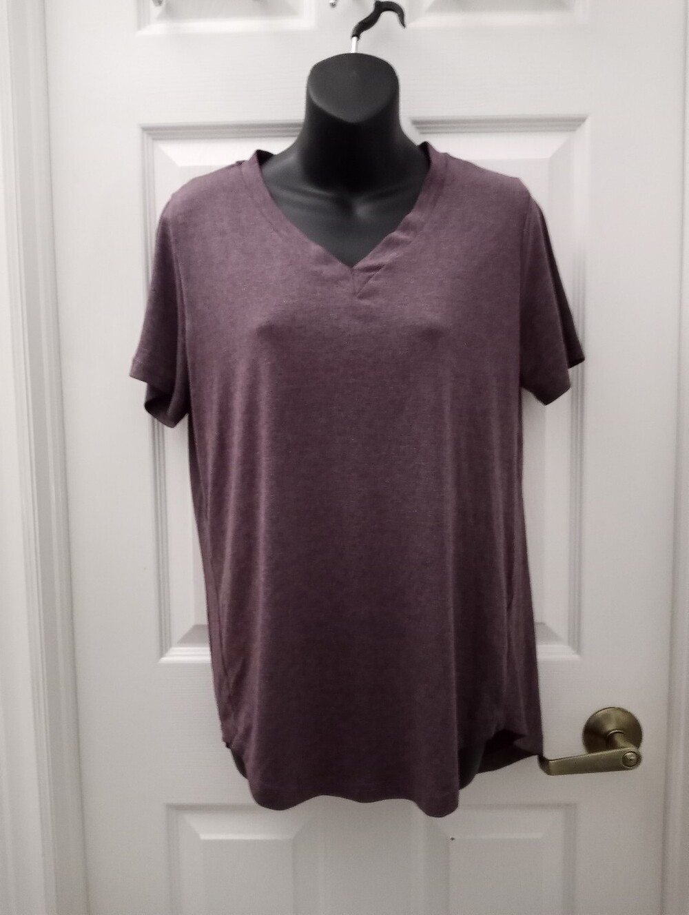 M Amaryllis Plum Short Sleeve V-Neck Tee